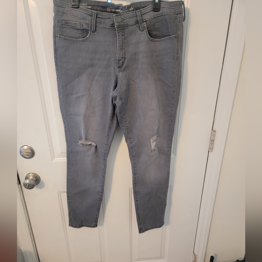 Universal Thread gray skinny distressed never worn NWOT 14/32